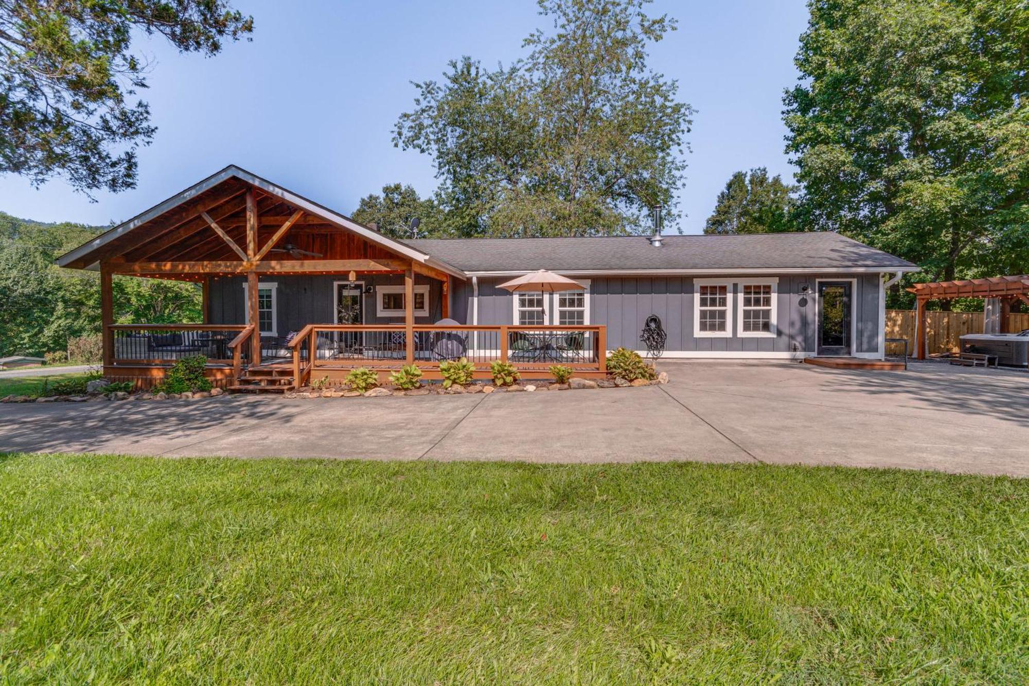 Cozy Cottage With Hot Tub Less Than 4 Mi To Black Mountain! Swannanoa Eksteriør bilde